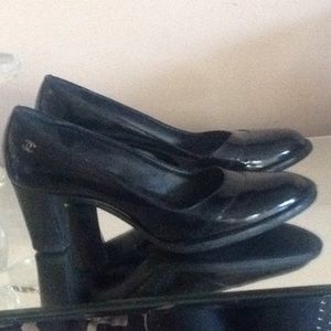 CHANEL  38,5 black patent leather shoes